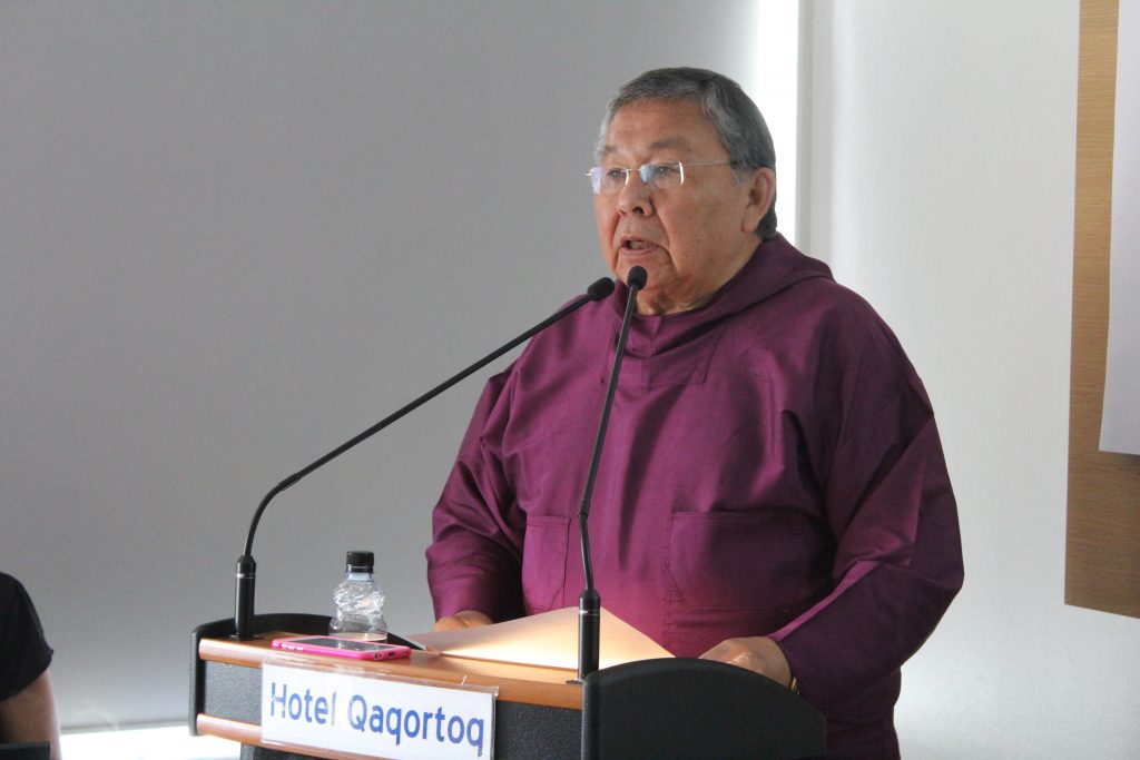 Lars-Emil Johansen bød de 29 mødedeltagre velkommen til Rådets 32. årsmøde. 